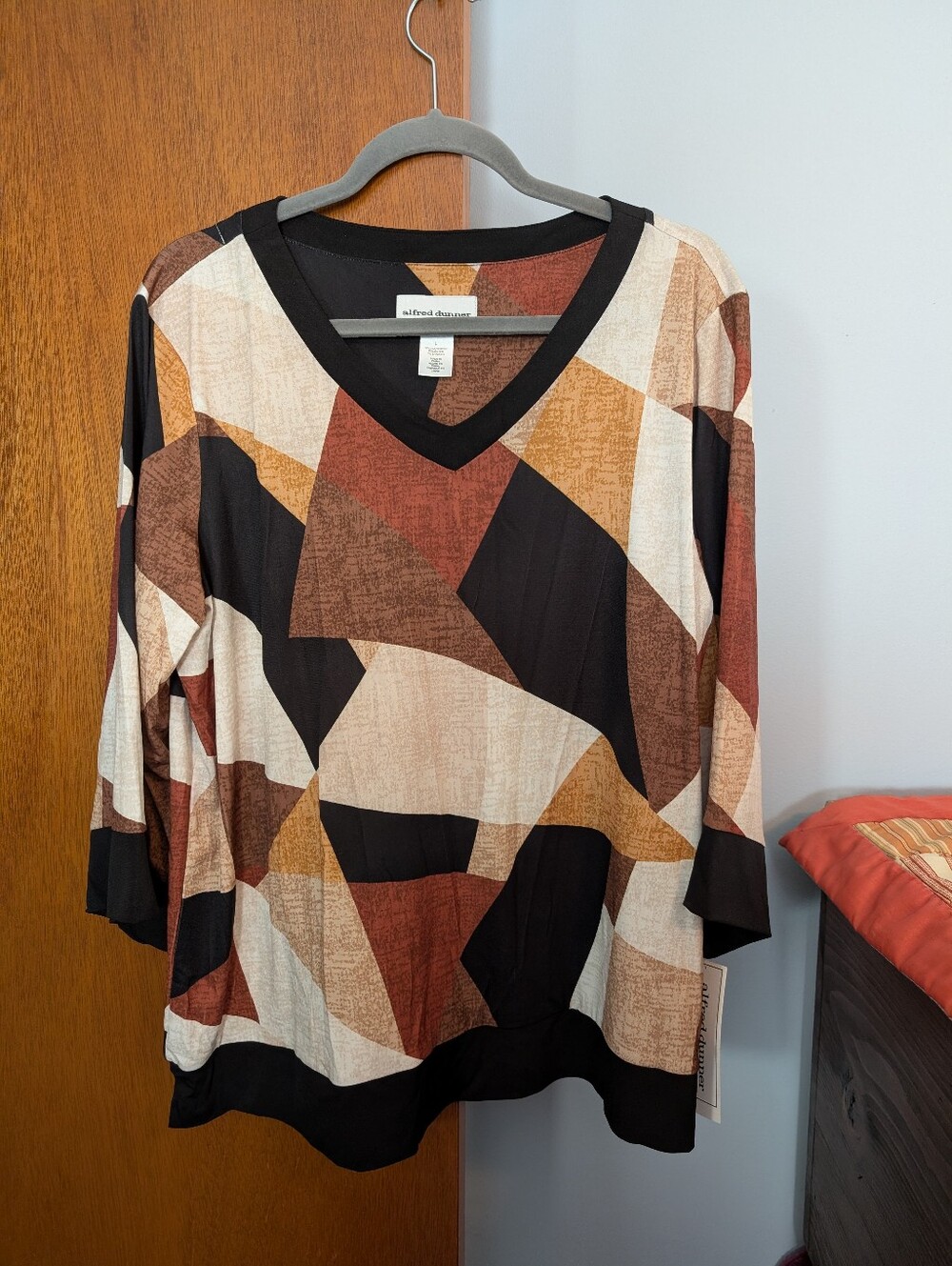 Alfred Dunner NWT Geometric V‑Neck Long Sleeve Top Black, Brown and Cream Size L